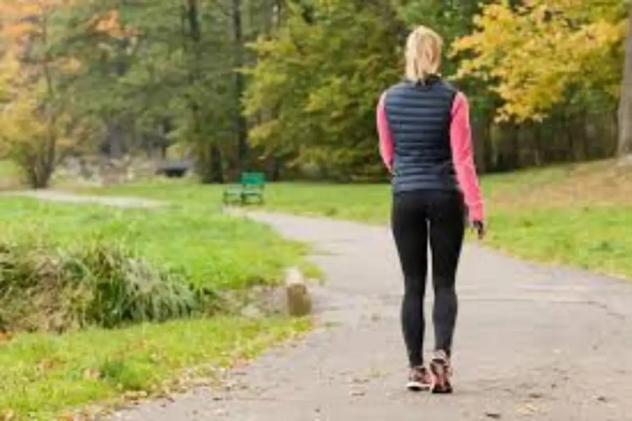 Camminare 30 minuti al giorno: i benefici sorprendenti